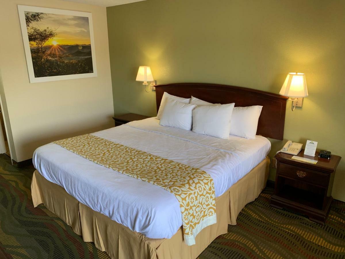 Days Inn By Wyndham קרטרסוויל מראה חיצוני תמונה