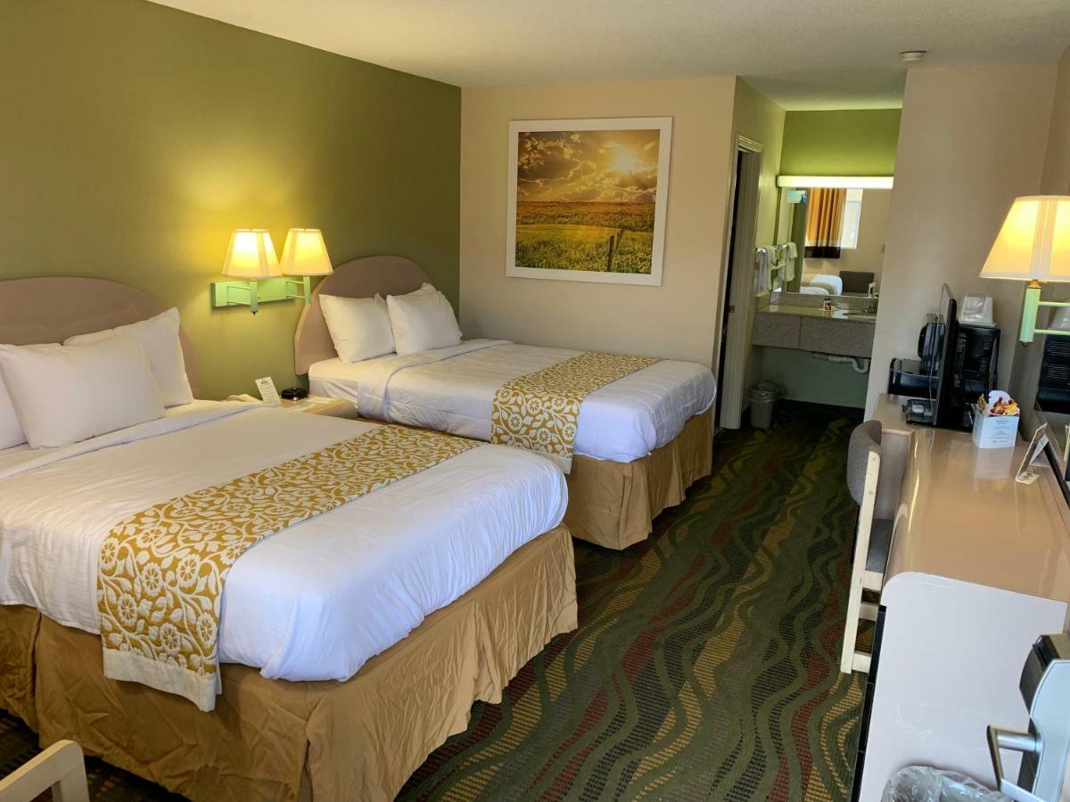 Days Inn By Wyndham קרטרסוויל מראה חיצוני תמונה